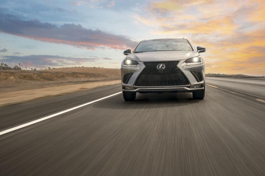  Lexus NX300 F-Sport 2017 года  (NA) (фото 33 из 41)